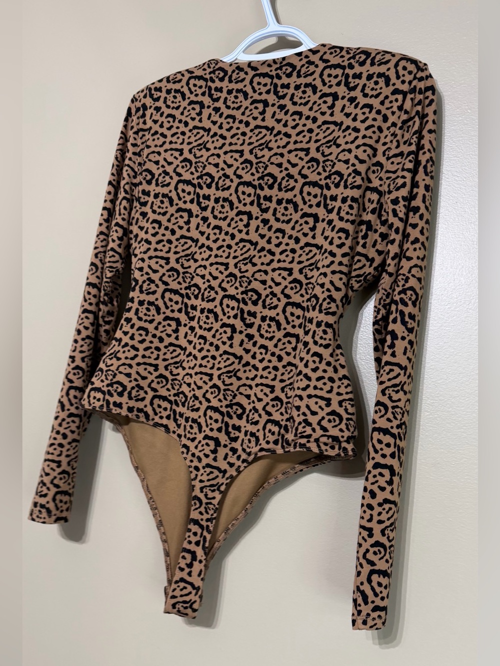 Good American Leopard Power Shoulder Bodysuit - Picture 13 of 16